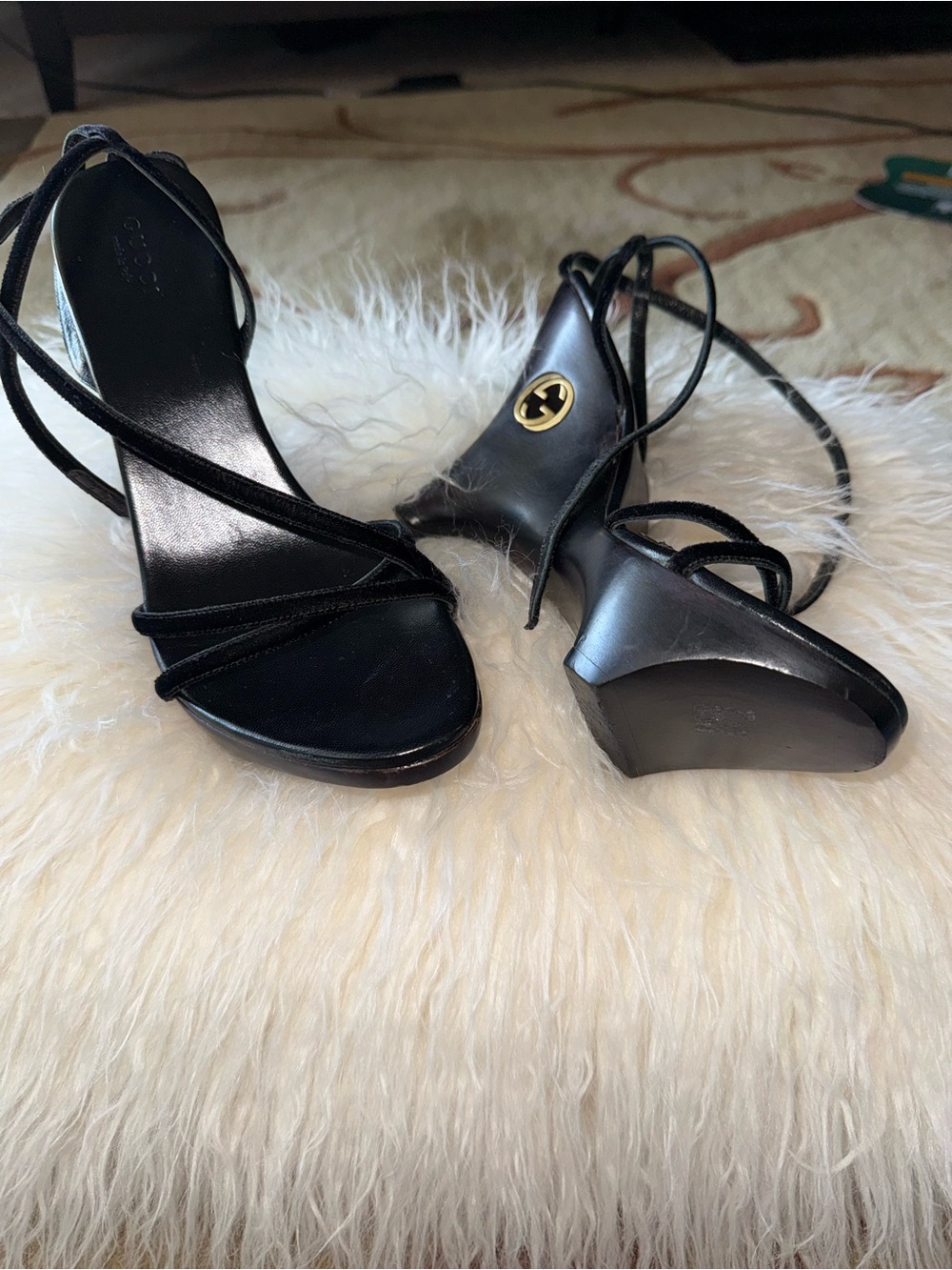 Authentic Gucci Black Lace-Up Heeled Sandals with Gold Logo - Picture 4 of 9